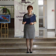 Pani wiceprezes TUTW - Lidia Królikowska ogłasza wyniki konkursu