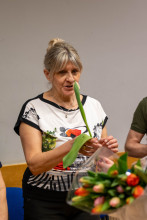 zdjęcia z akcji wręczania kwiatów