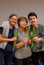 zdjęcia z akcji wręczania kwiatów